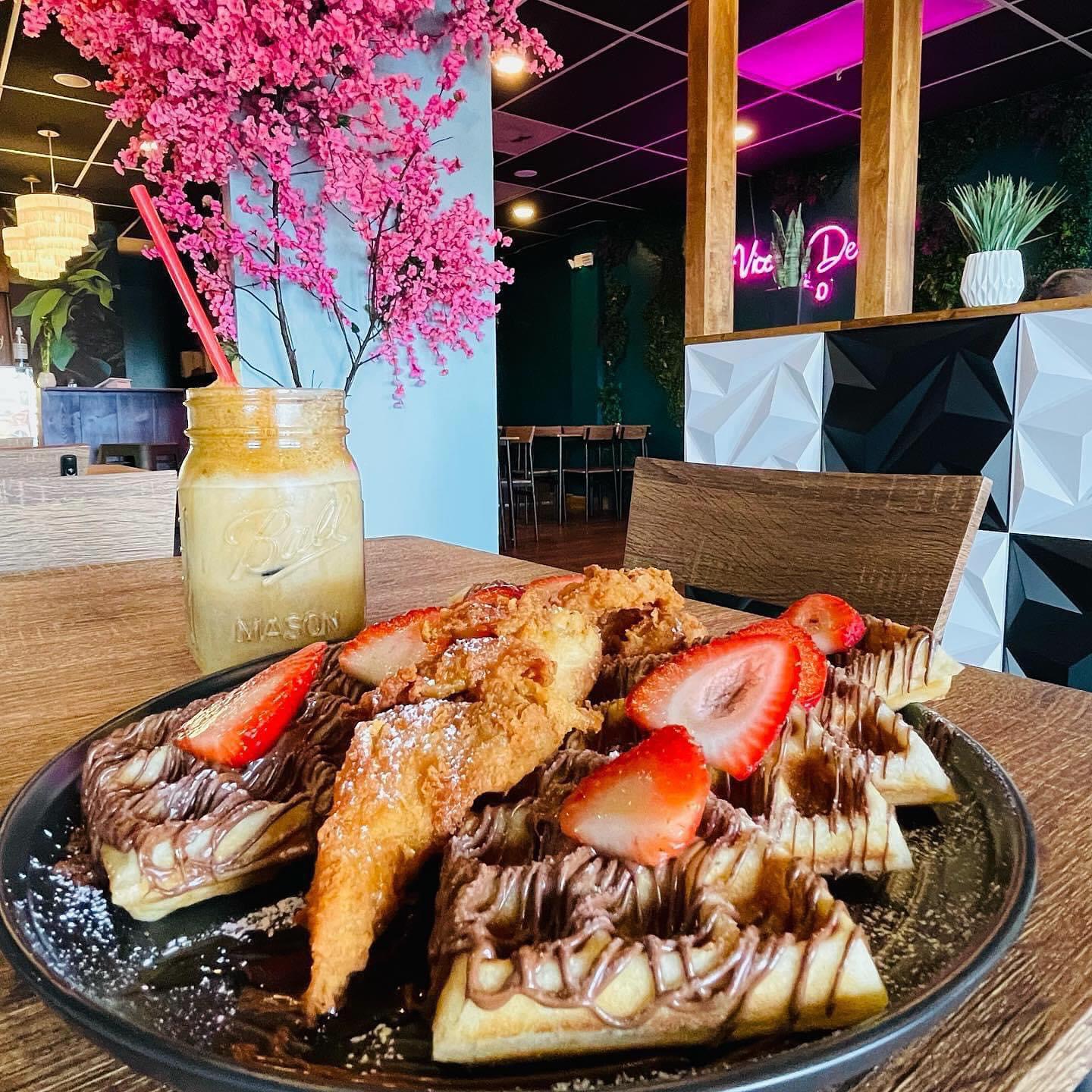 CHICKEN WAFFLES